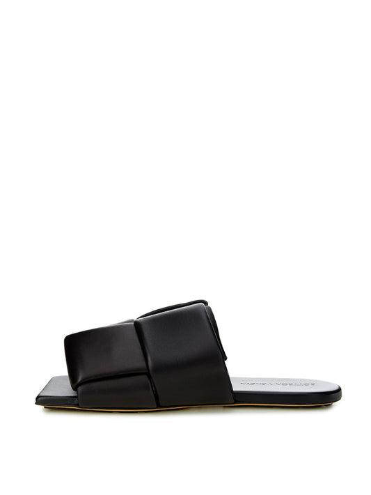 Elegant Black Leather Maxi Intreccio Mule