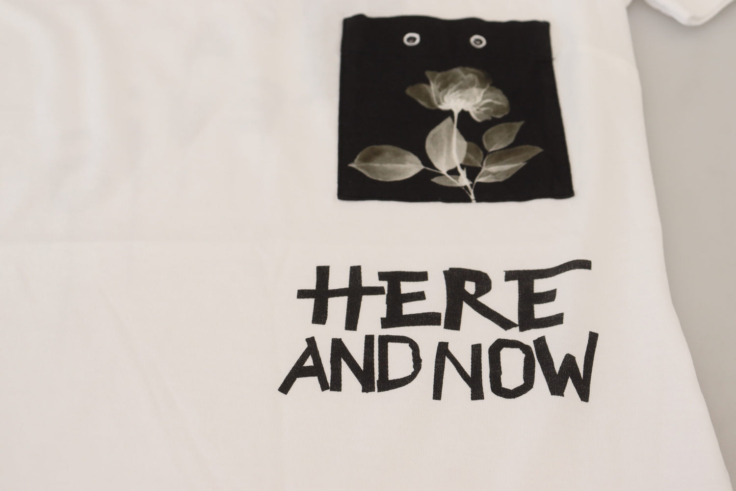 Chic Monochrome 'Here and Now' Cotton Tee