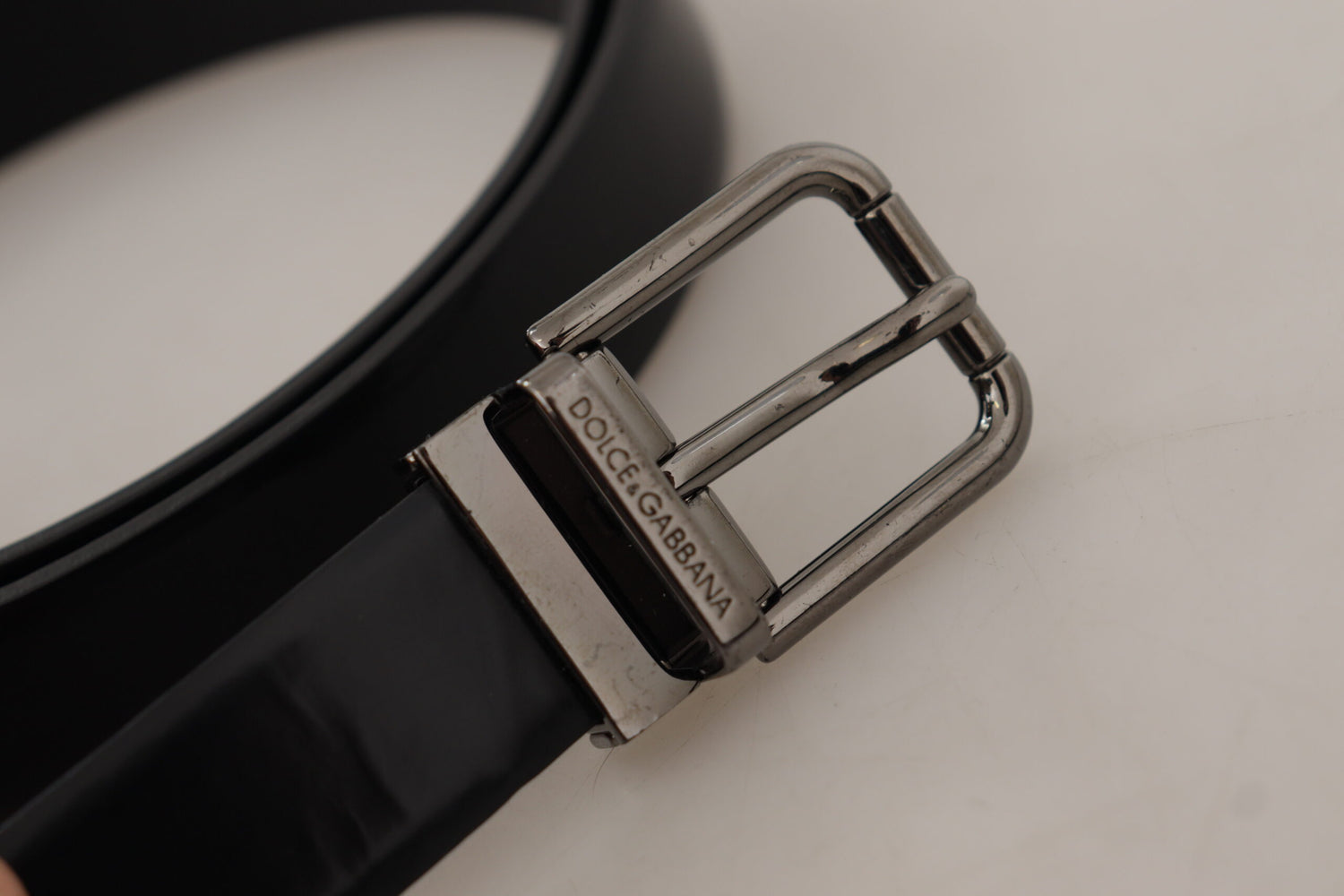 Sleek Black Leather Belt with Metallic Buckle