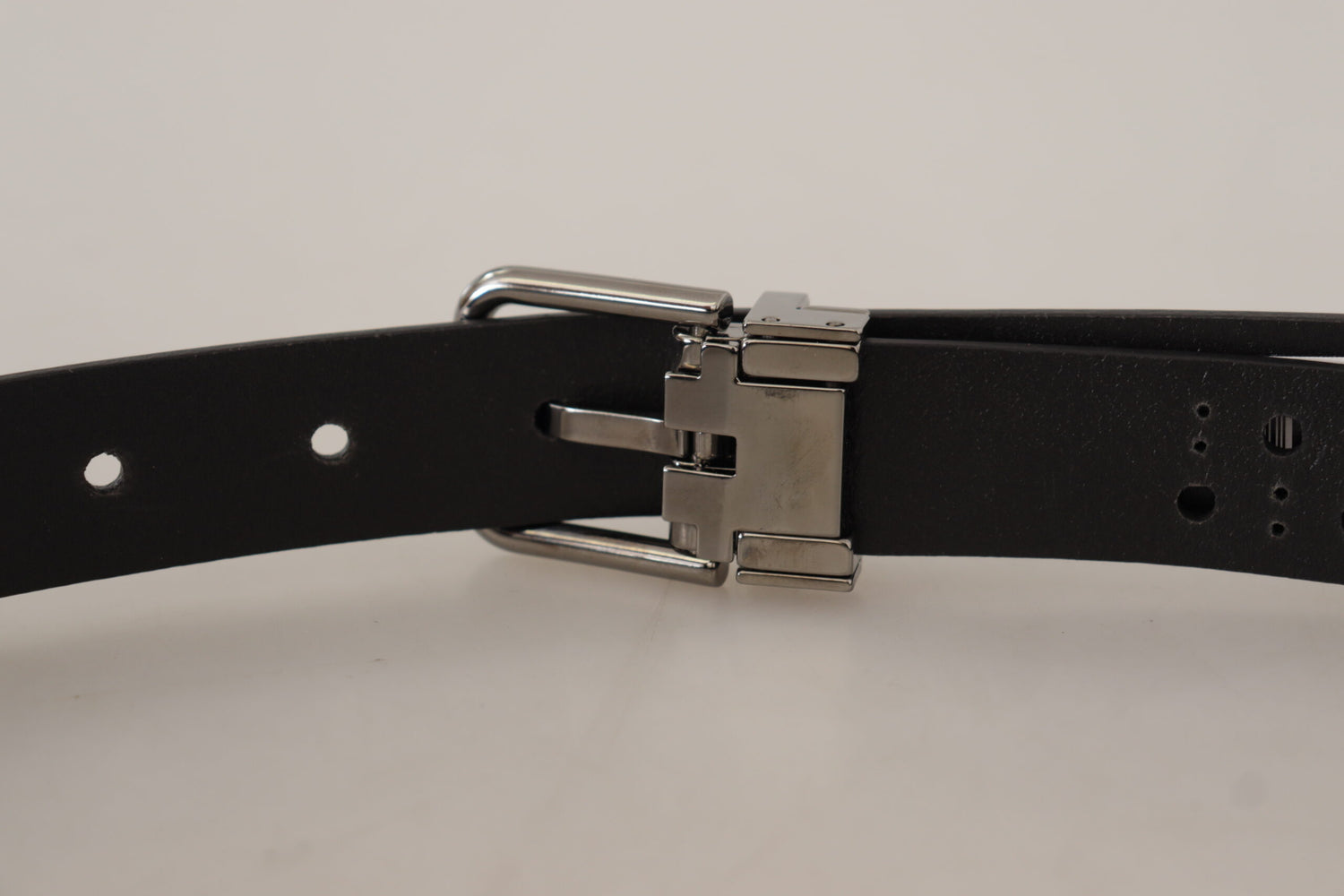 Elegant Black Leather Belt with Metal Buckle