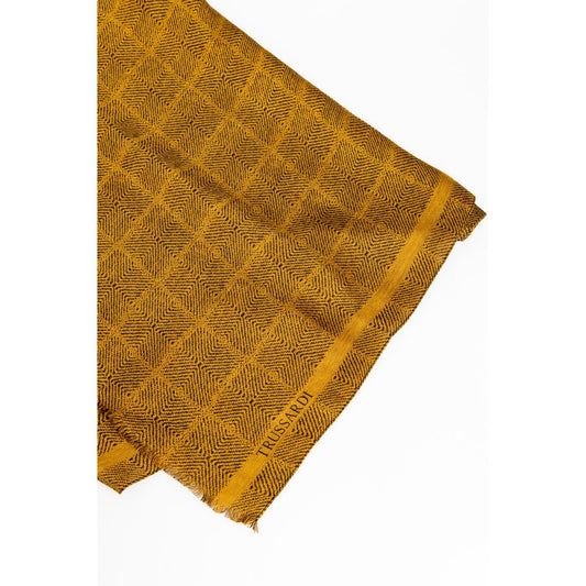 Elegant Yellow Scarf for the Discerning Gentleman